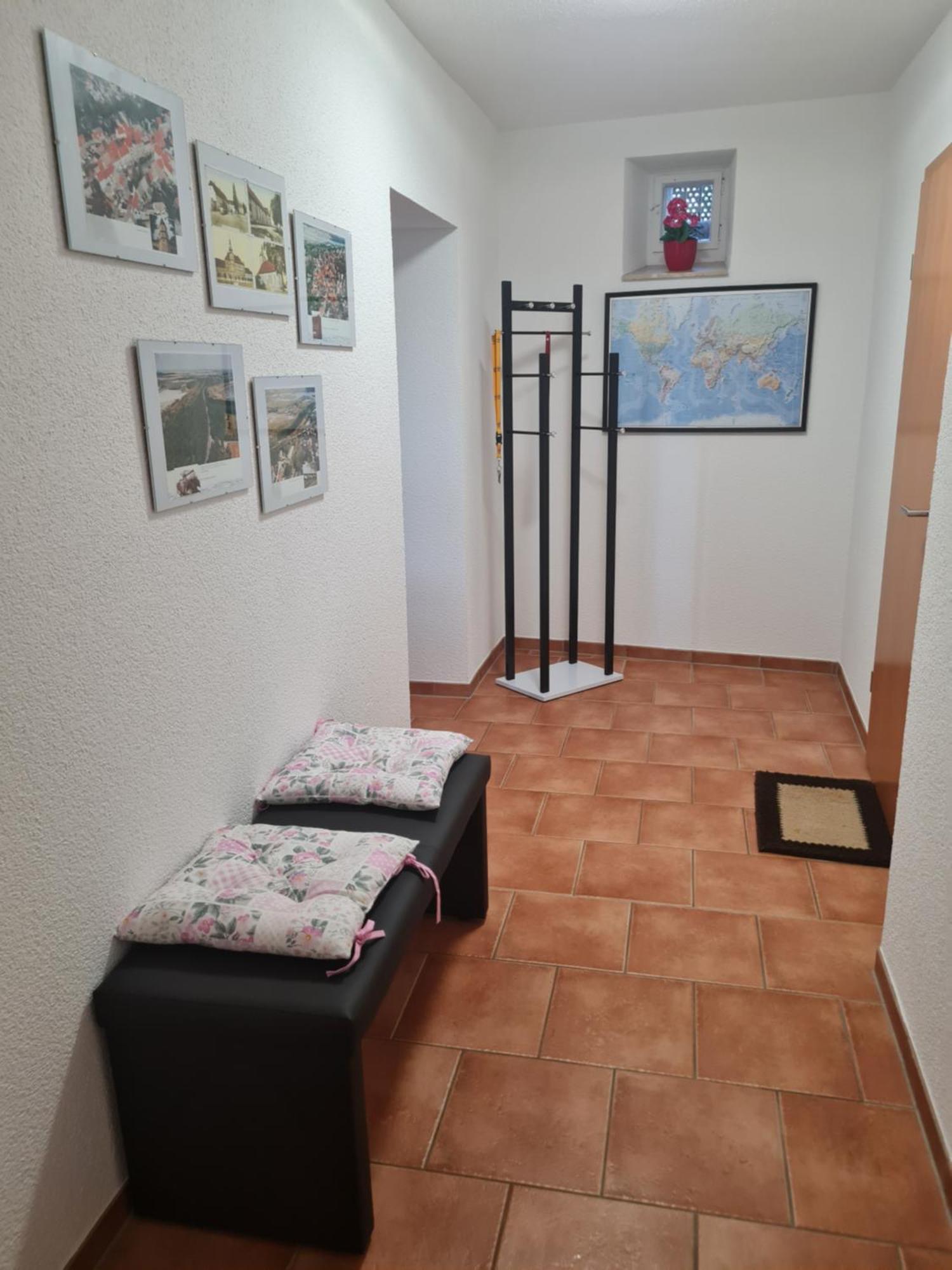 Modernisierte Wohnung, Zentral Gelegen In Historischer Altstadt Mücheln Kültér fotó